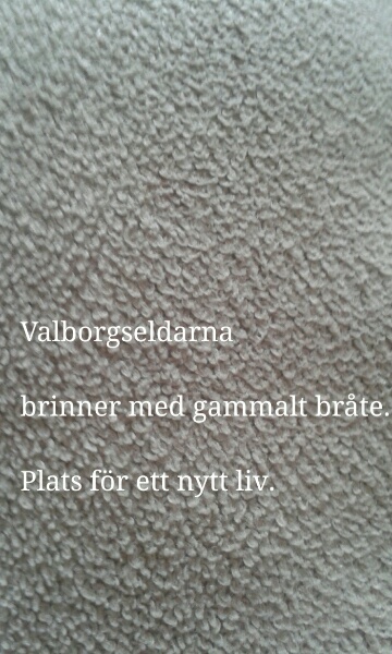 Bild med  haiku 'Valborgseldarna' i diktsamling 